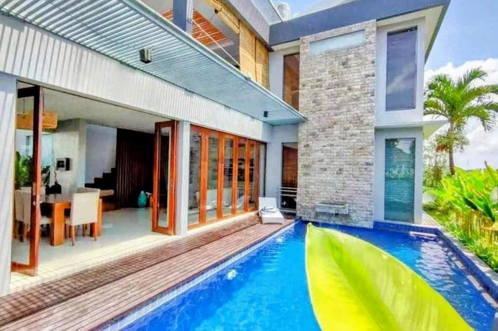 Babakan Villa | 3 BR PRIVATE VILLA IN PERERENAN