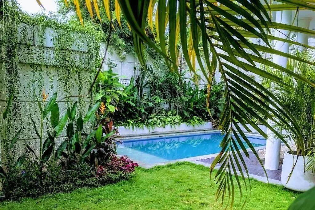 Petitenget House | 300 m² House ∙ 3 bedrooms ∙ 10 guests