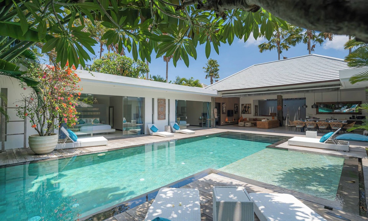 Sunset Road Villa | 4 BR Villa central location with pool Seminyak