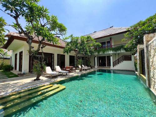 Sanur Villa | 5-BR Villa in Sanur mins walk to the beach and central Sanur
