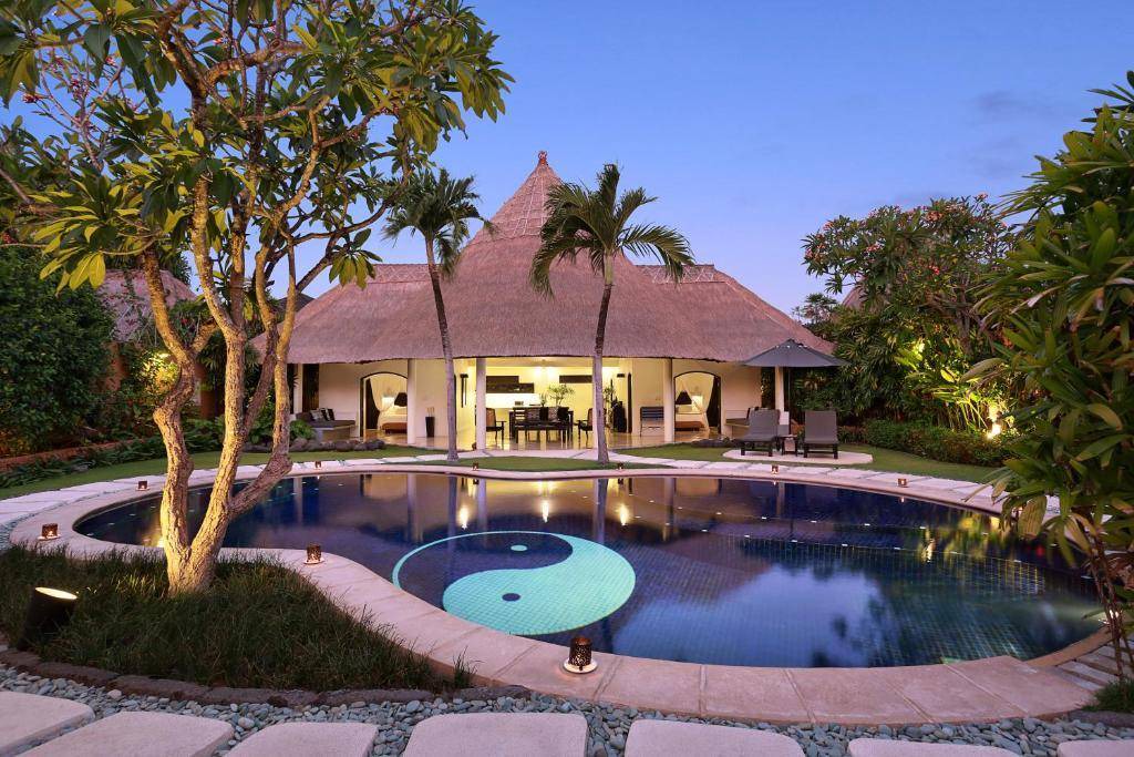 Sunset Road Villa | 600 m² Villa ∙ 3 bedrooms ∙ 6 guests