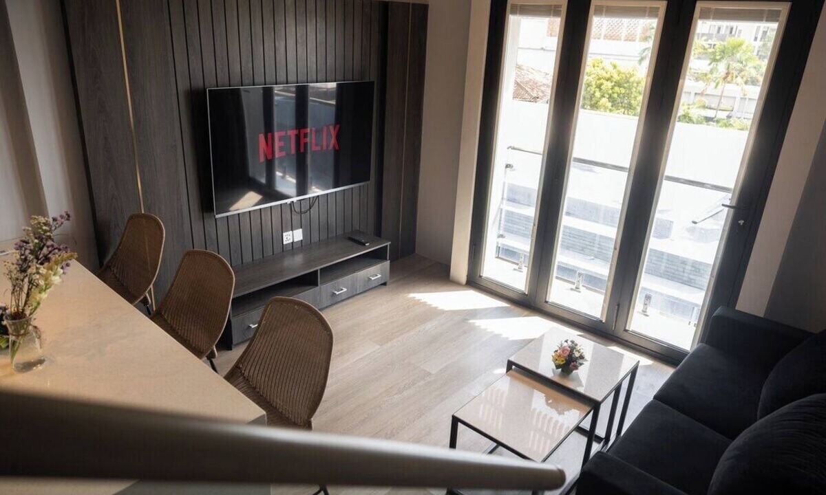 Batu Bolong House | Aster Apartement 334 - 2-storey Flat w Beach Access, Pool, Gym & Sauna