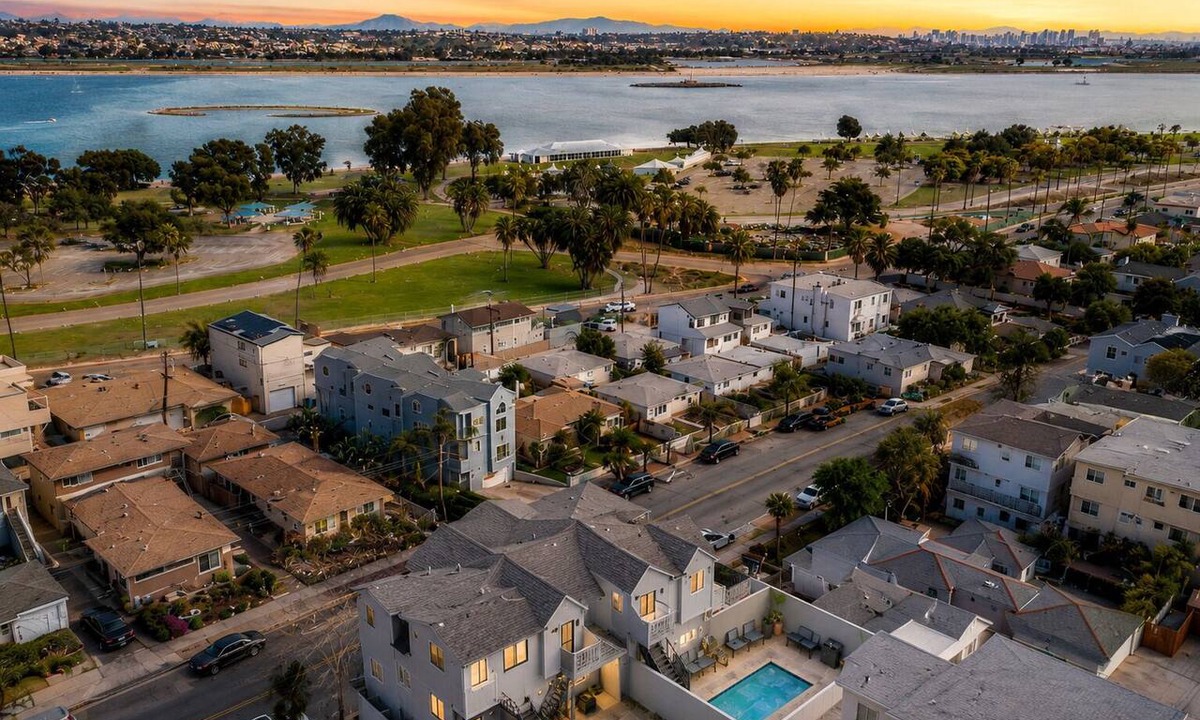 Crown Point House | Bay View Condo 1/2 block to Beach Park-Spa and Private Patio-Dog Friendly
