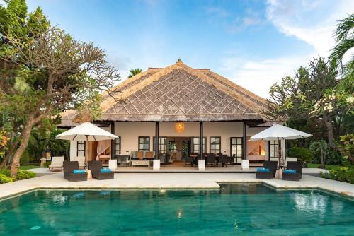Banjartegehe Villa | Bersama - luxury beachfront villa!