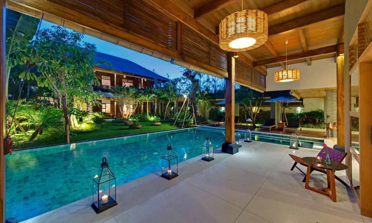 Laksmana Villa | Best Family Spacious Villa 9BR by the beach Seminyak