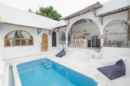 Tumbak Bayuh Villa | Boho-Chic Canggu 3 BR Pool Villa - Great Location