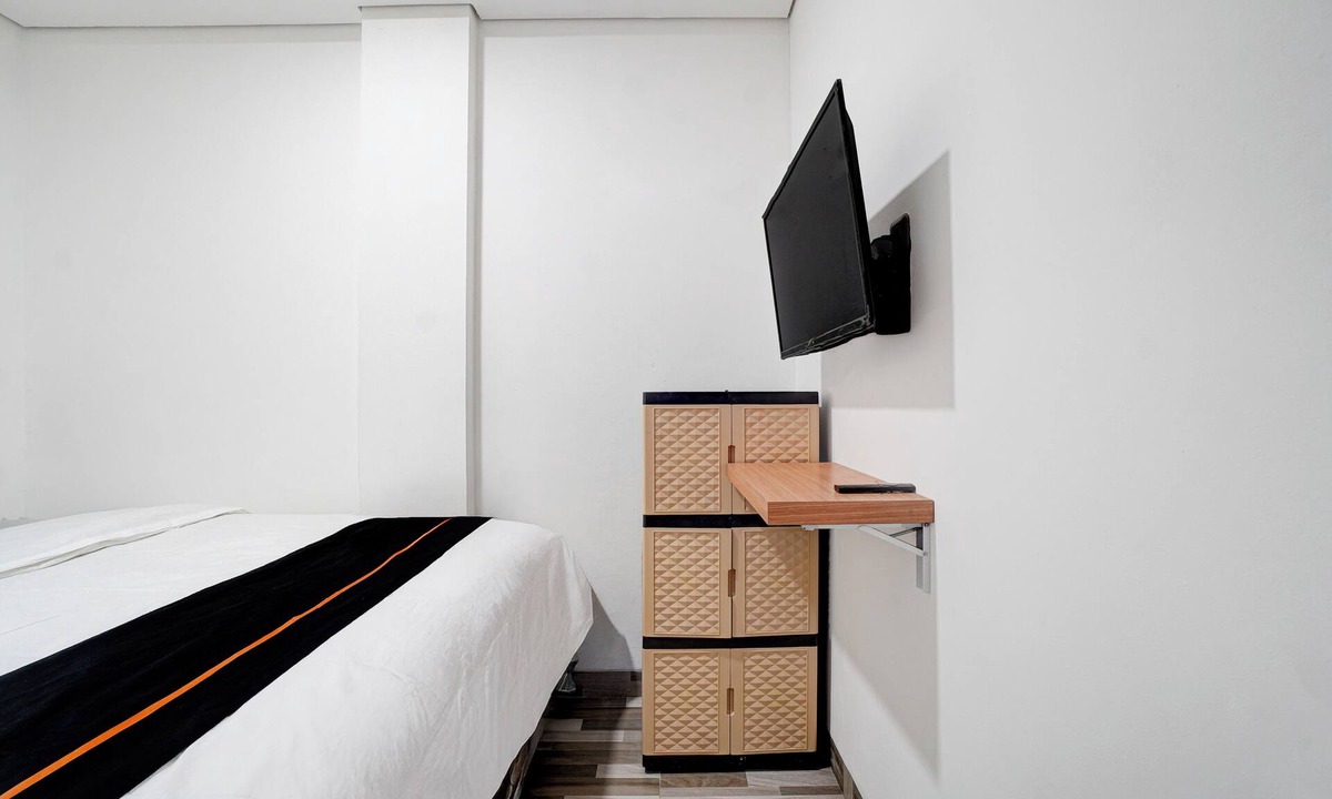 Central Jakarta Hotel | Capital O 94914 Kemayoran Guest House