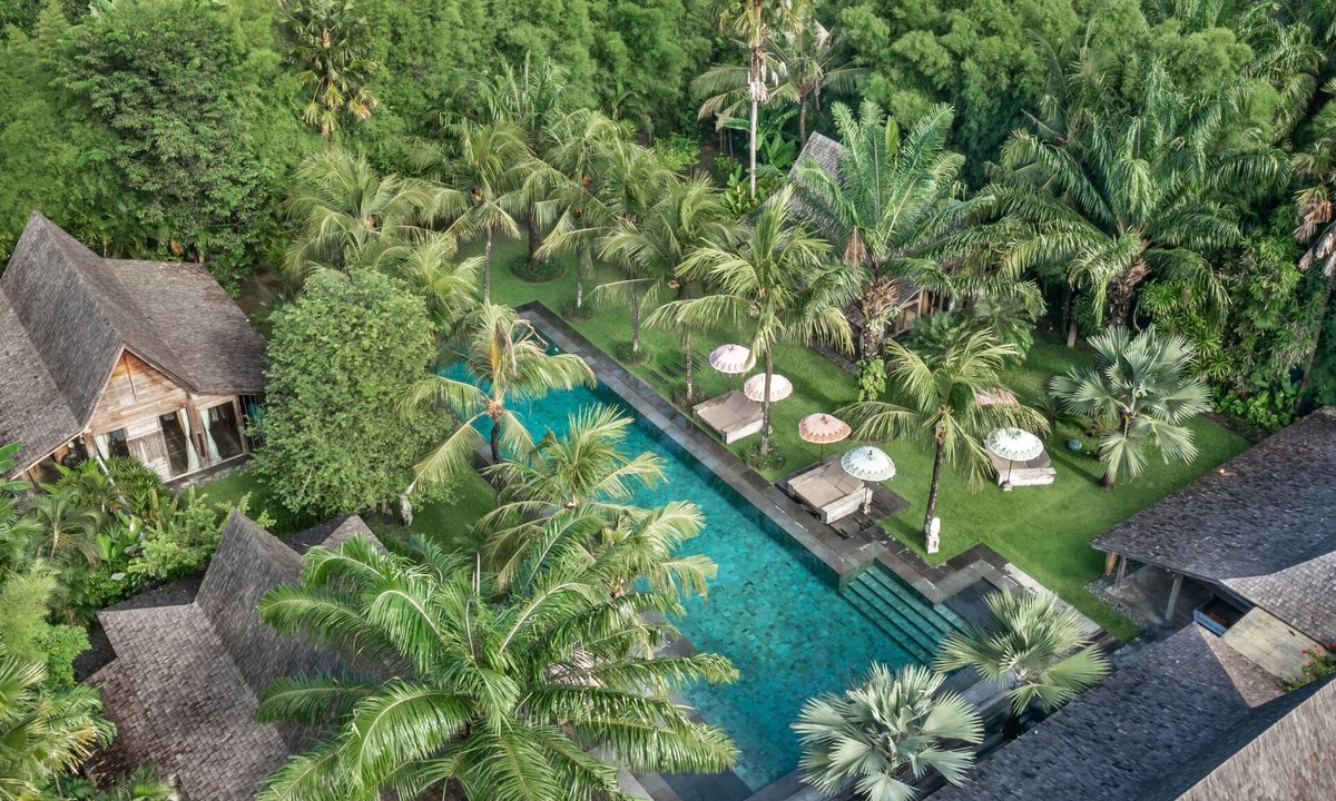 Umalas Villa | Charming Wooden 5 Bedroom Private Pool Villa