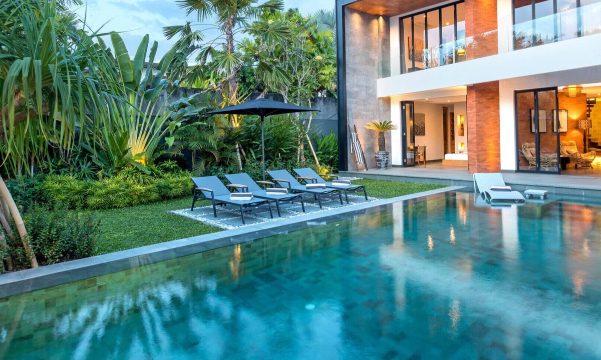 Umalas Villa | Cheerful 4BR Villa W/Pool & Balcony, Bali Villa 2219