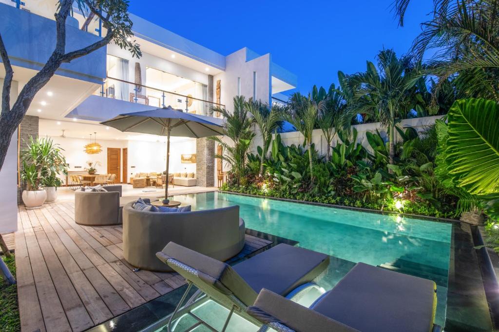Berawa Villa | Coastal Elegance 4BR Villa, 400m to Finns