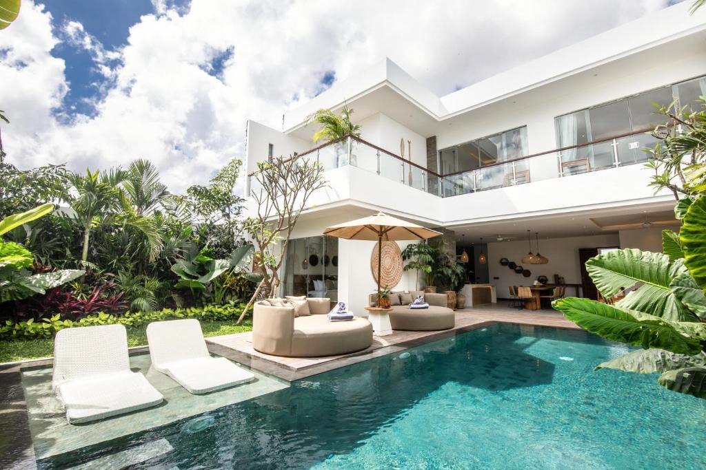 Berawa Villa | Coastal Elegance 4BR Villa, 400m to Finns,