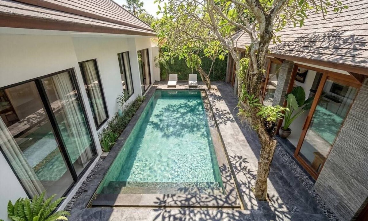 Kerobokan Villa | Cozy 2BR near Canggu's Beaches w Pool & Garden