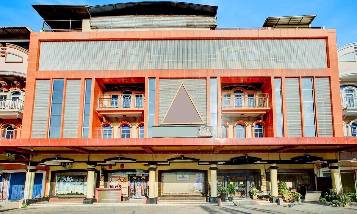 Batam House | Cozy Double Escape W/Free WiFi and Parking