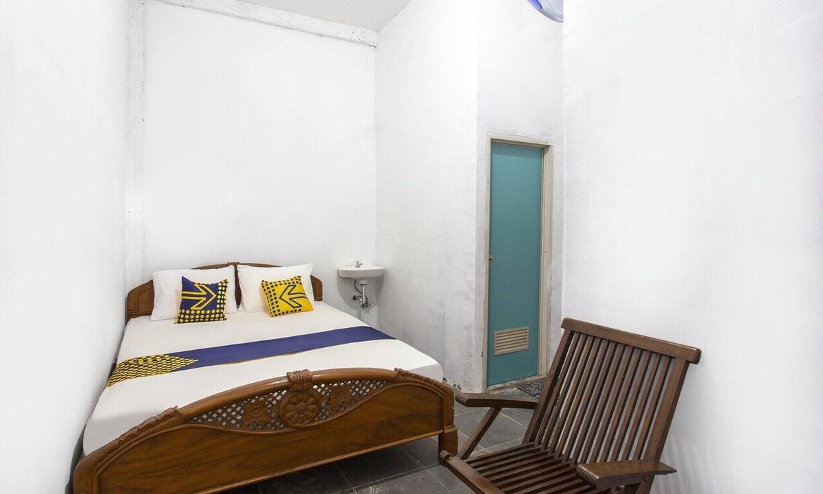 Cileungsi House | Cozy Standard Double Near Metro Mall