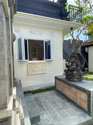 Blahbatuh House | Dava Guest House Gianyar