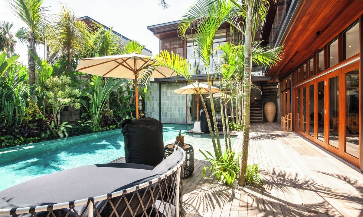 Berawa Villa | Elegant 6BR Villa, Canggu, 400m to Finns Beach