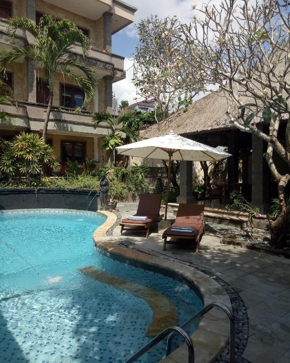 Mumbul House | Ellies Hotel