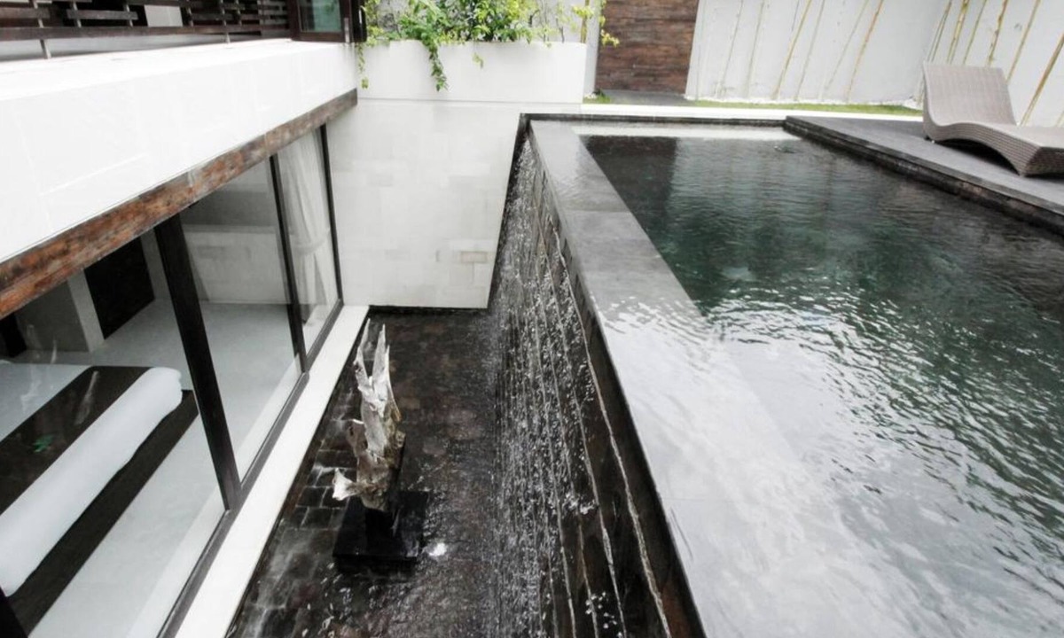 Laksmana House | EQLt1 Bedroom Waterfall Villa - Breakfast
