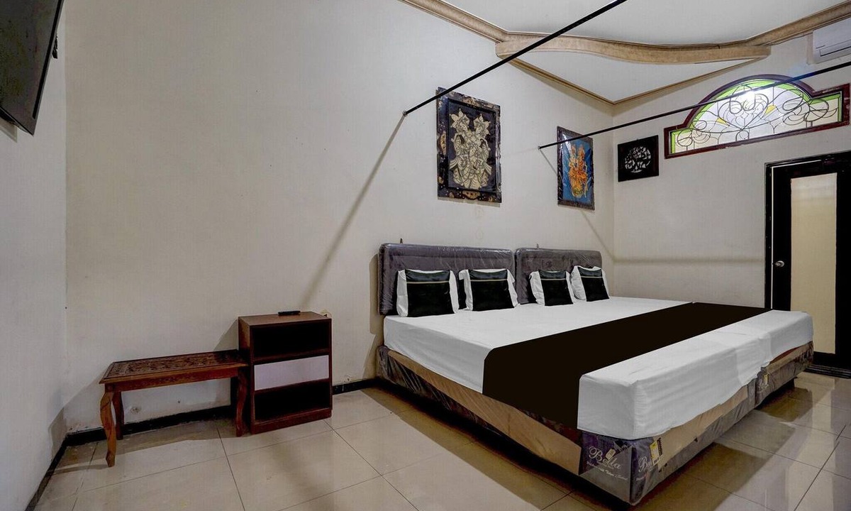 Surabaya House | Family Room near City of Tomorrow Mall