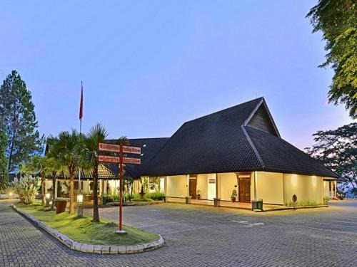 Trawas Hotel | Grand Whiz Hotel Trawas Mojokerto