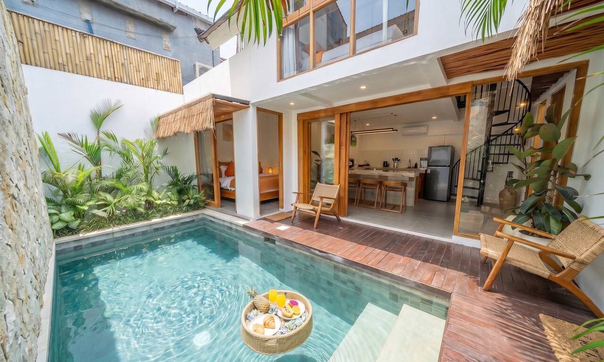 Kerobokan Villa | Hidden 3BR Gem in Seminyak w Rooftop, Pool+Garden