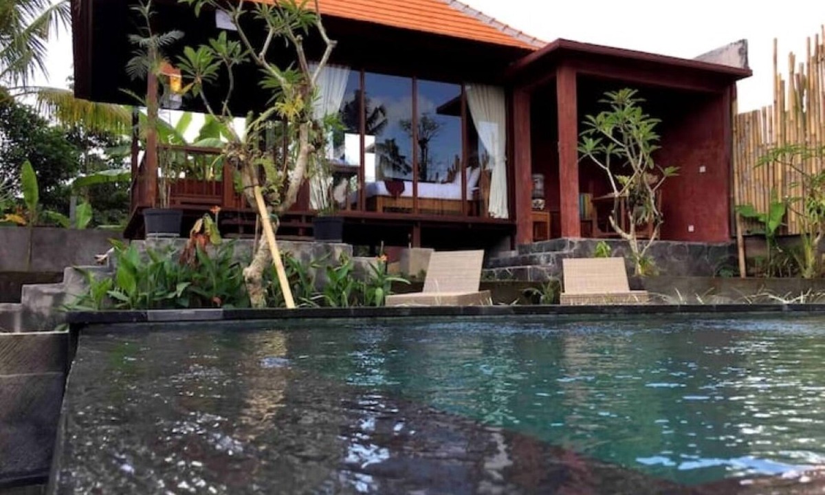 Sayan Villa | Hidden Point Villa 5 minutes to rice field walk. Wooden House with Large Pool