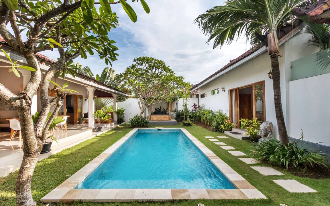 Laksmana Villa | How to Rent Your Own Private Luxury Holiday Villa in Seminyak for Less than Basic Hotel