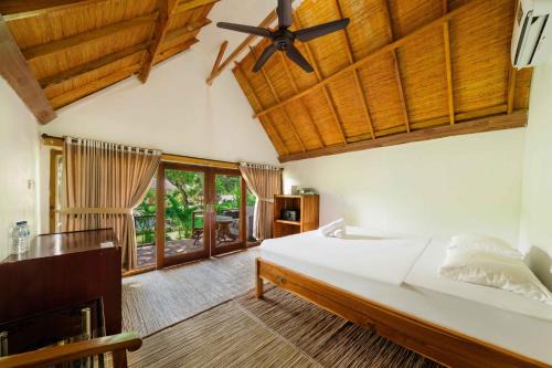 Sumbawa Barat Villa | Kaia Raya Surf Lodge