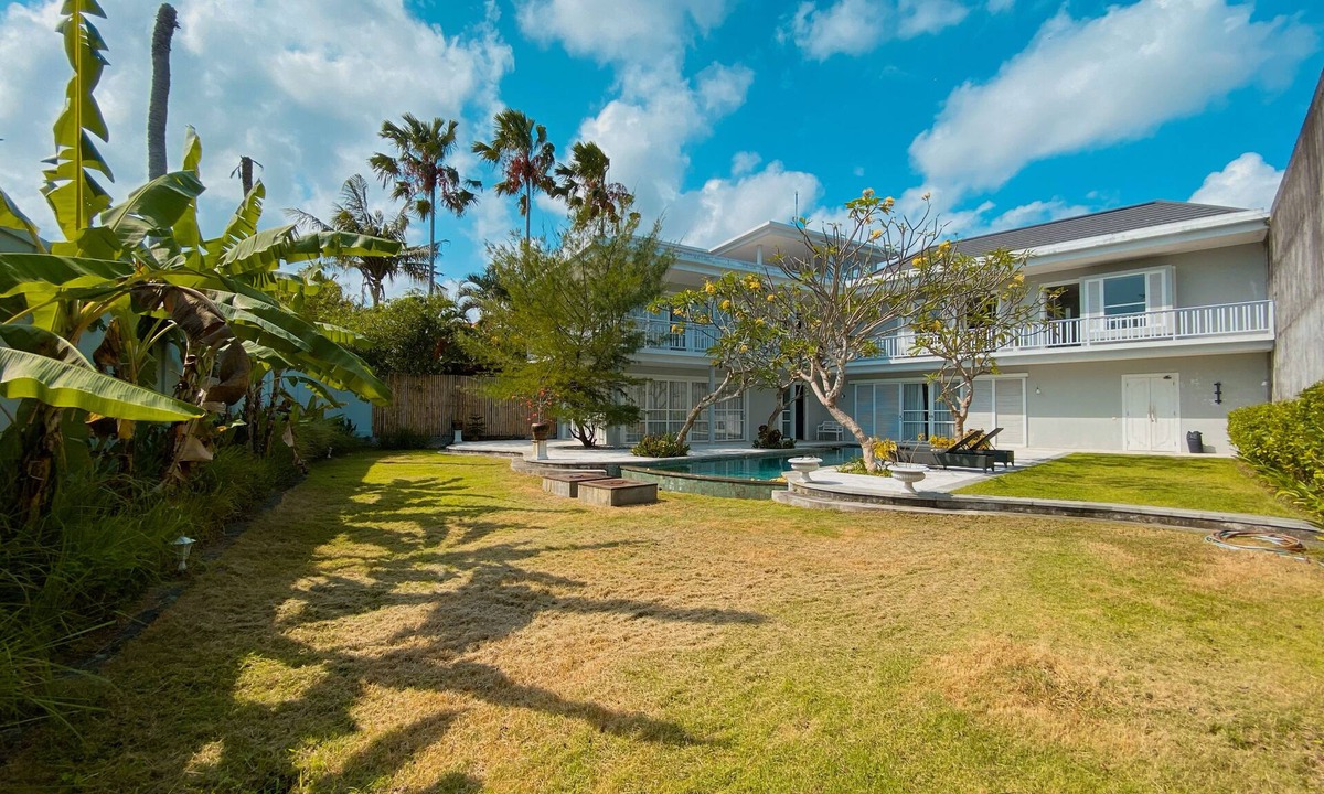 Berawa Villa | Large luxury enclosed villa, perfect location