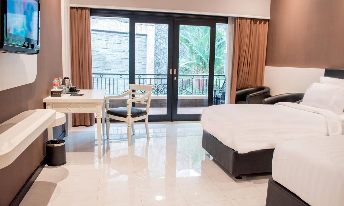 Jember Hotel | Luminor Hotel Jember by WH