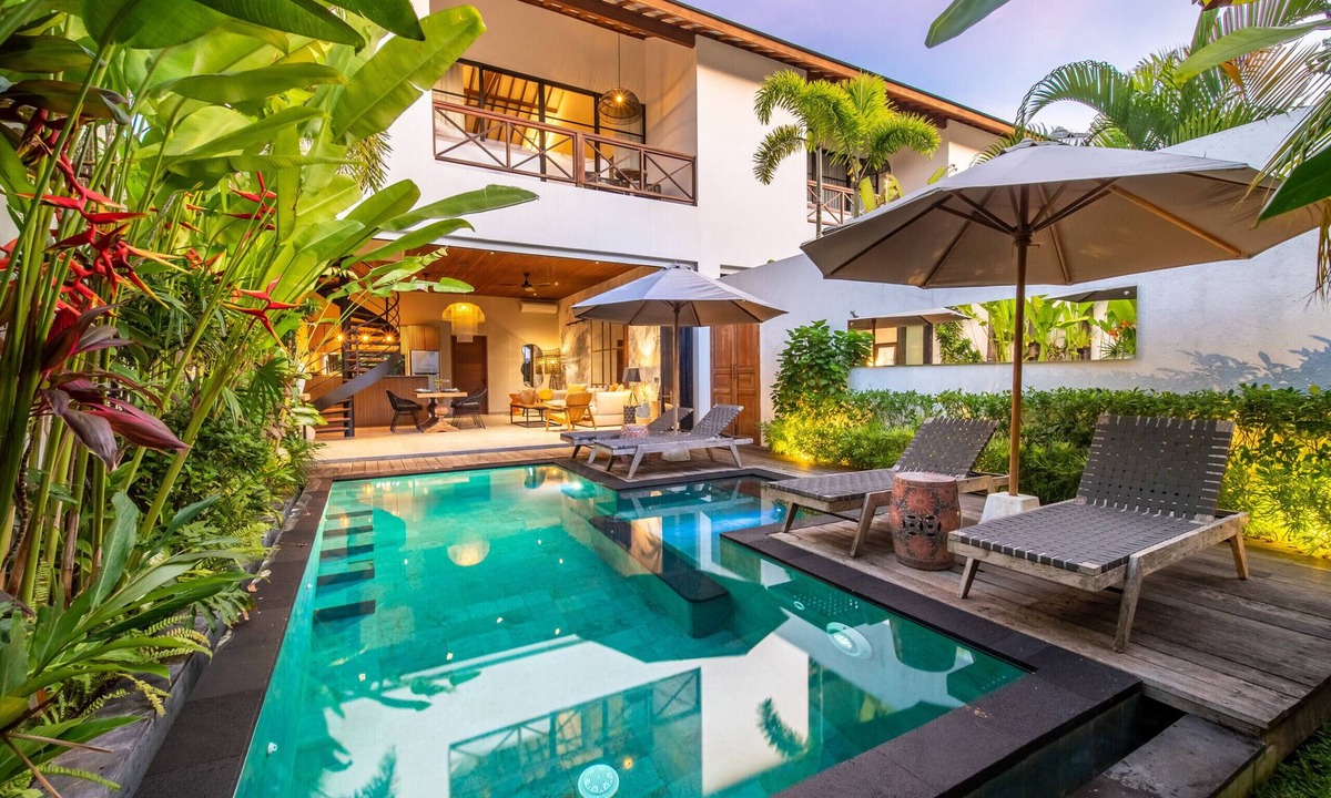 Pererenan Villa | Lush Pool Two Master Suites Near the Beach
