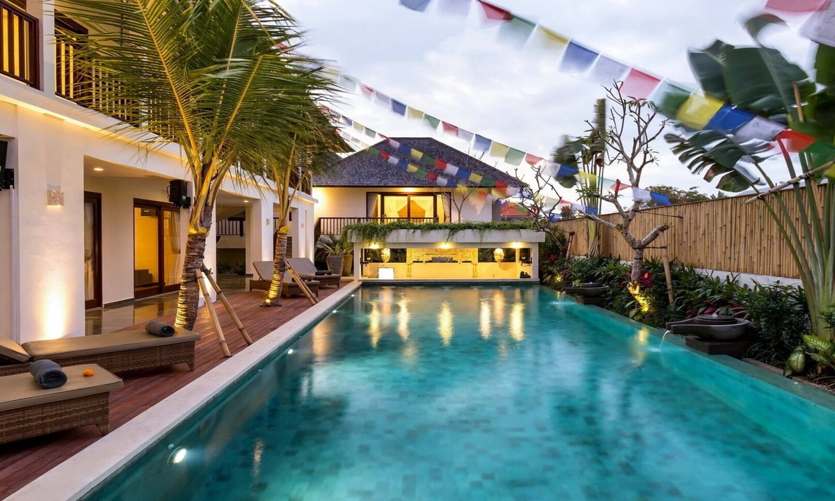 Berawa Villa | Luxurious 7BR Villa In Berawa - 9Min Drive To Batu Bolong Beach! W/Swim Pool!