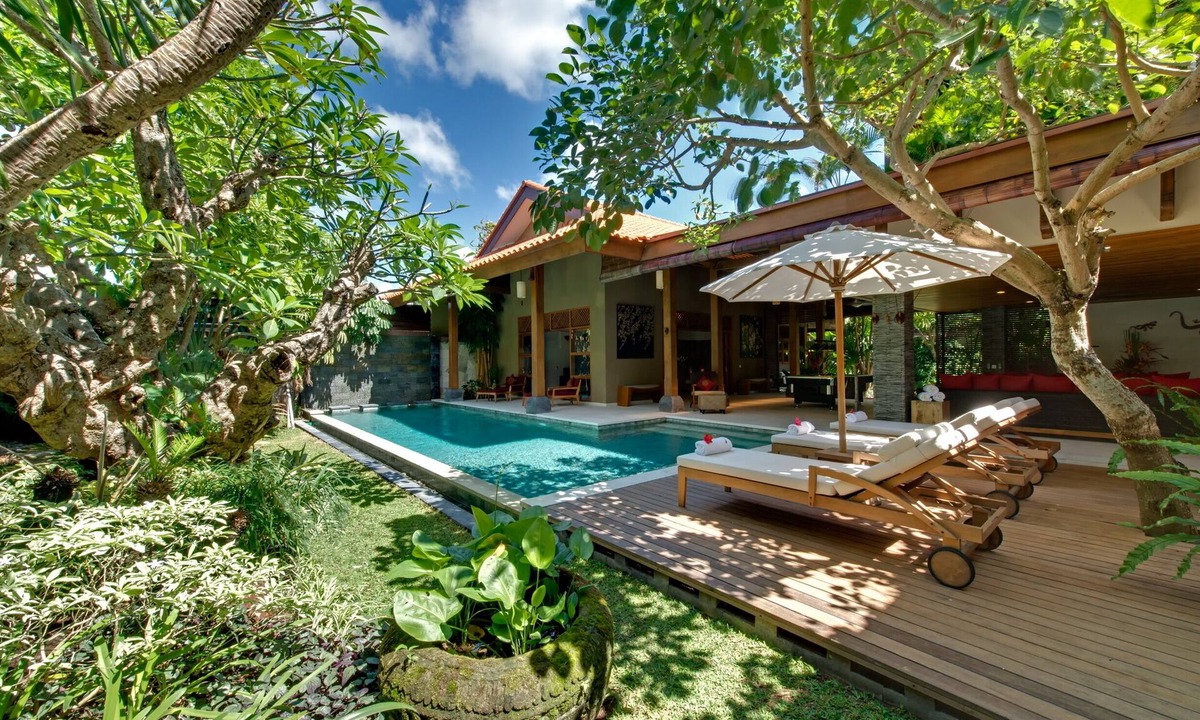 Laksmana Villa | Luxury 4BR Villa By The Beach, Seminyak! - Chill By The Pool During A Sunny Day