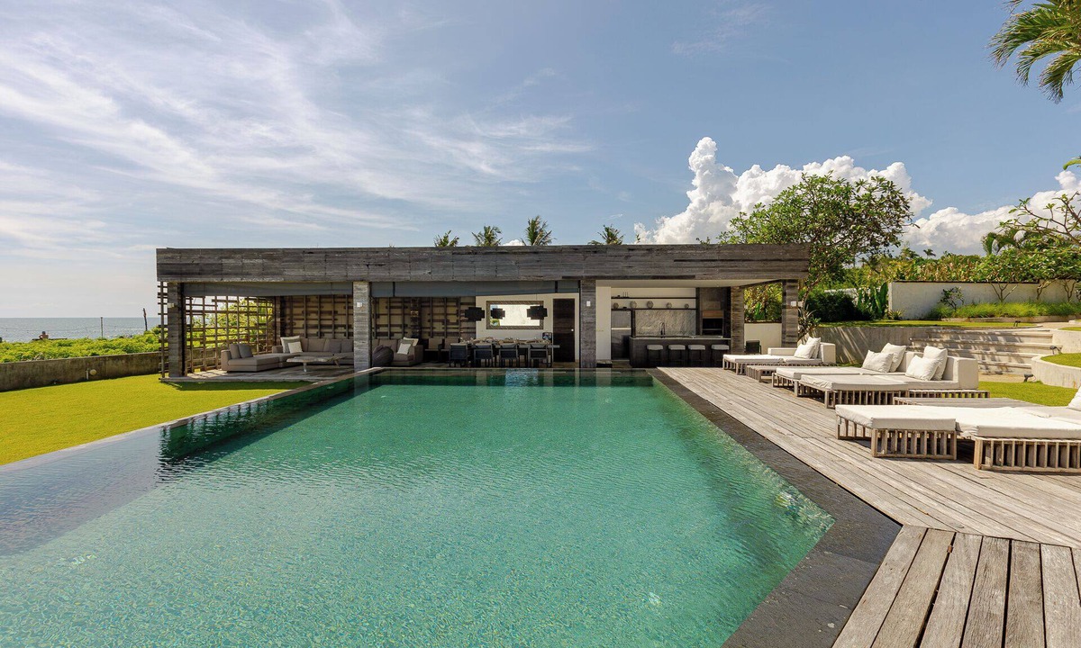 Cemagi Villa | Luxury 5 Bdr Beach Villa. Fully staffed with Chef. Beach club . 2 Pools. Canggu