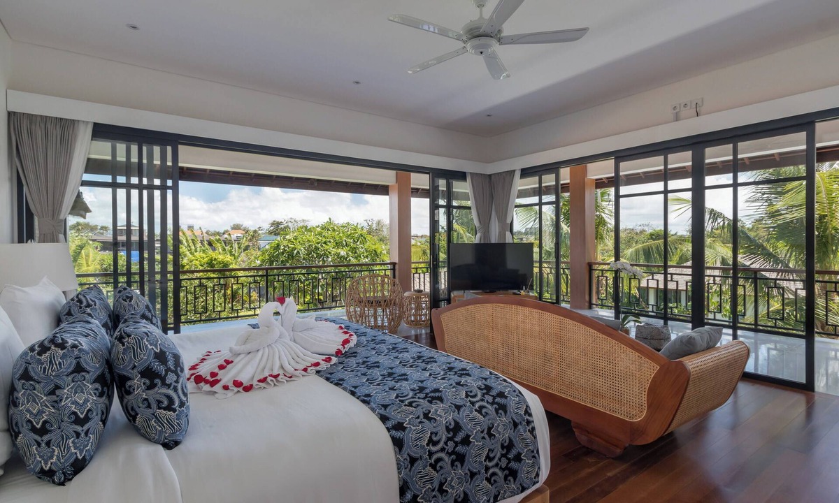 Batu Bolong Villa | Luxury and TOP Location in Canggu!