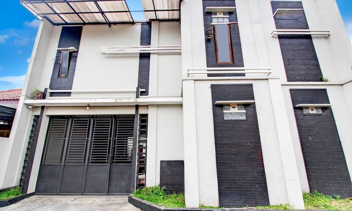 Purwokerto House | Luxury Deluxe DBL Retreat W/Free WiFi and Parking