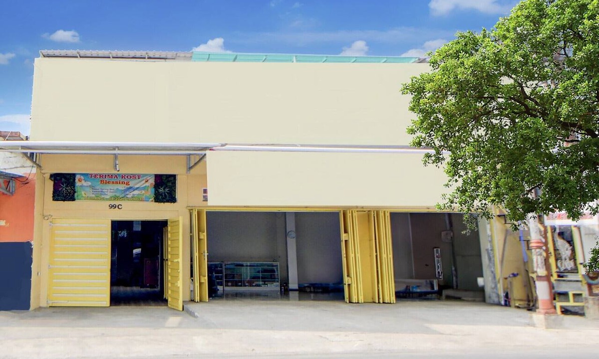 Purwokerto House | Luxury Deluxe DBL Retreat W/Free WiFi and Parking