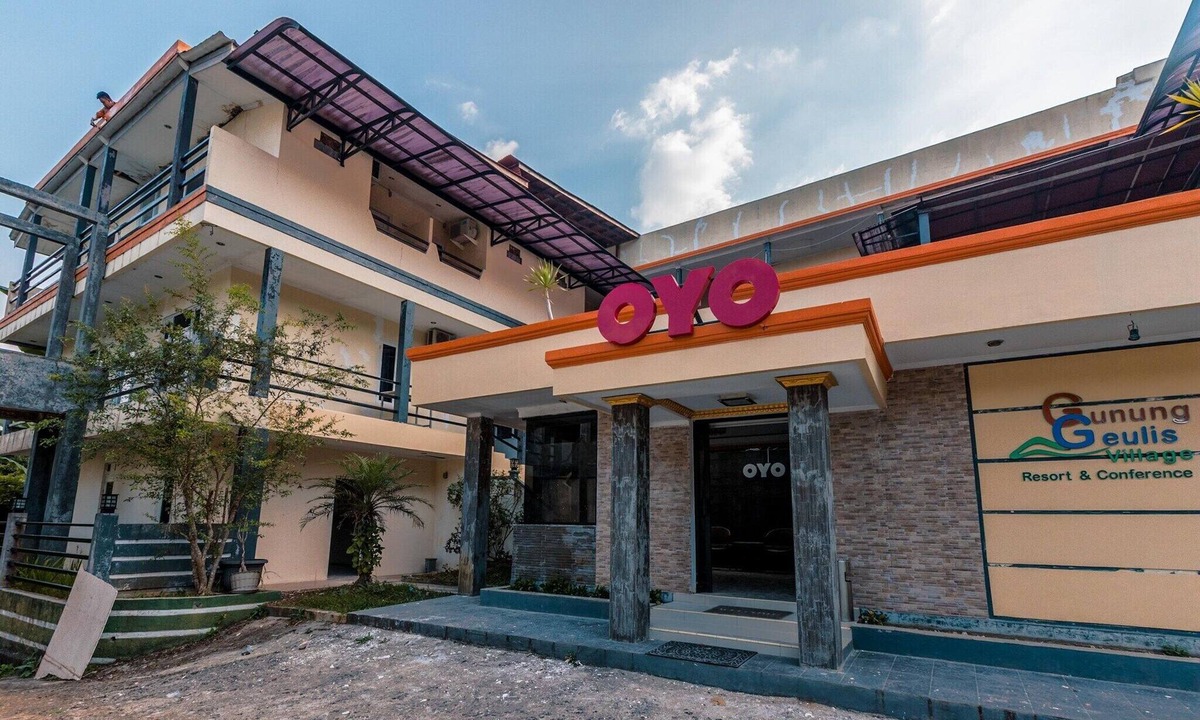 Megamendung House | Luxury Deluxe DBL Retreat W/Free WiFi and Parking