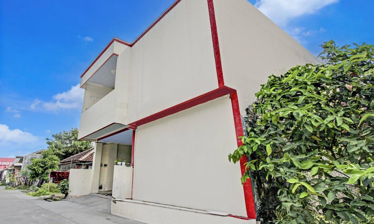 Surakarta House | Luxury Twin Stay with Free WiFi and Parking