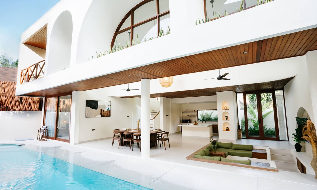 Kartika Plaza Villa | Modern 4 BR Luxury Villa in the Heart of Kuta