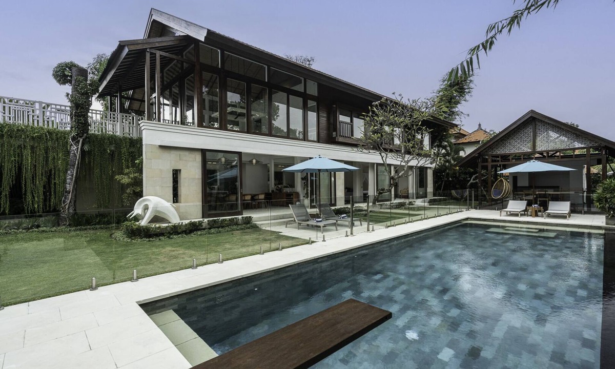 Berawa Villa | Modern 6BR Luxury Villa ★ Best Location in Canggu ★ Child Friendly ★ Fast Wifi
