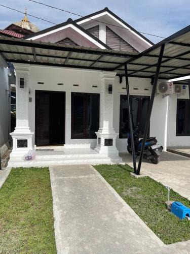 Padang House | Modern House with 2 Bedrooms