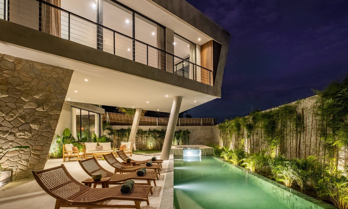 Tumbak Bayuh Villa | Modern Villa Rooftop Views Tropical Garden