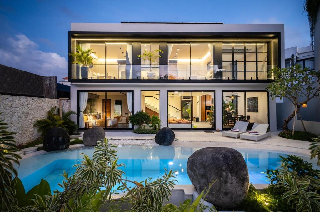 Pererenan Villa | NEW 6BR Luxury Estate I Butler I Jacuzzi I Breakfast I in the central Pererenan Canggu