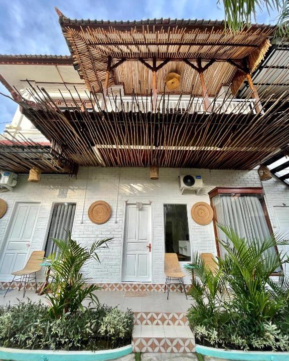 Batubelig House | NIKINIKO Beach House by Lolavillas - 100mts to the beach