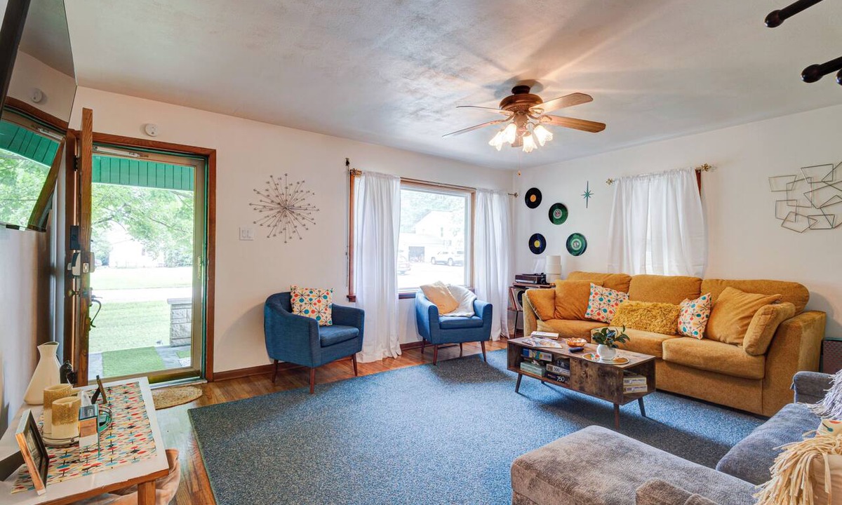 Bedford Cottage | Nostalgic Fun Mid Century Themed Cosmic Cottage~ Bedford Home Pets OK