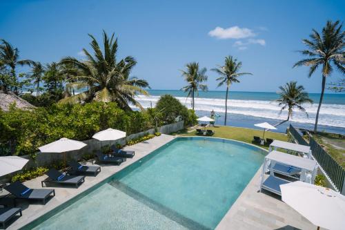 Kerambitan Villa | Nyuh Lengkong Beachfront Villa with Kitchen near Tanah Lot