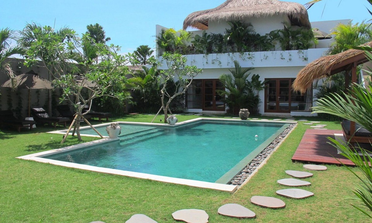 Laksmana House | OB8003 - Tropical 8 Bedroom Villa in Seminyak