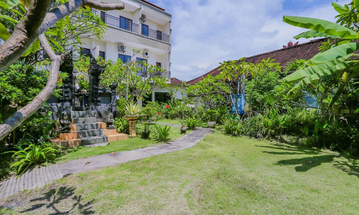 Downtown Kuta Hotel | OYO 4012 Ari Beach Inn