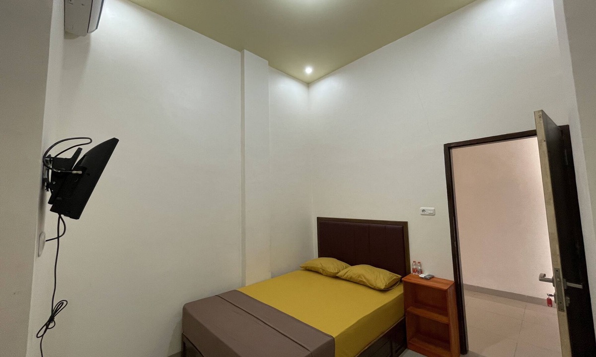 Parepare Hotel | OYO 93414 Wisma Ratu Syariah Near SMP Negeri 2 Watang Pulu